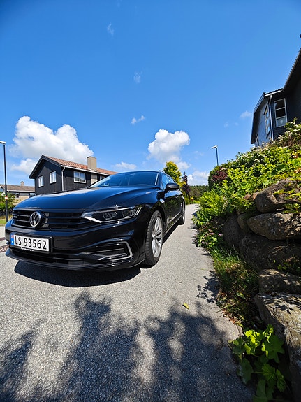 Volkswagen Passat 2 of 18