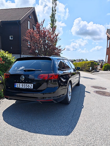 Volkswagen Passat 3 of 18