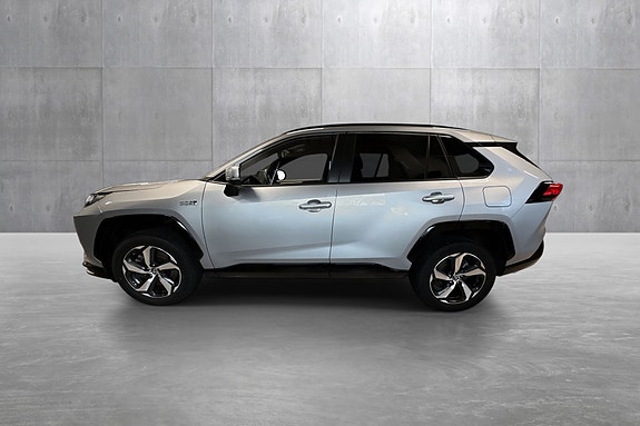 Toyota RAV4 2 of 20