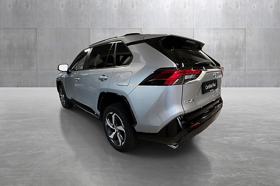Toyota RAV4 3 of 20