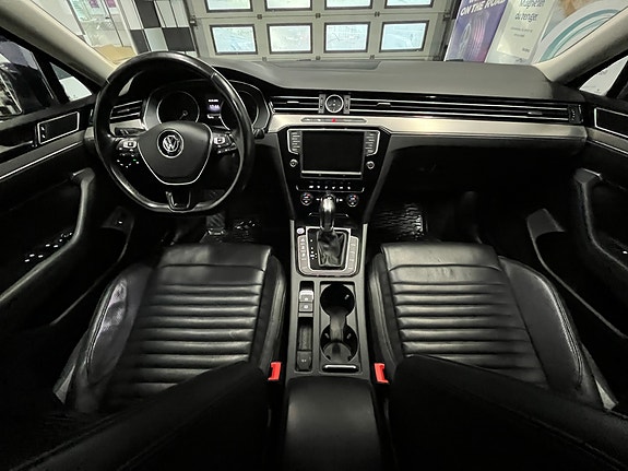Volkswagen Passat 30 of 30
