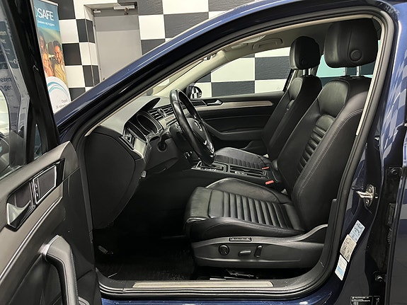 Volkswagen Passat 18 of 30