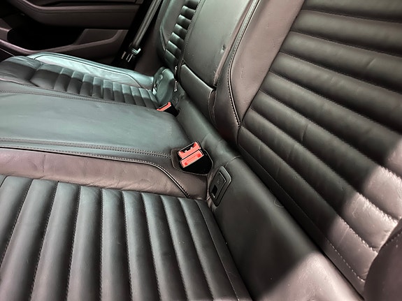 Volkswagen Passat 26 of 30