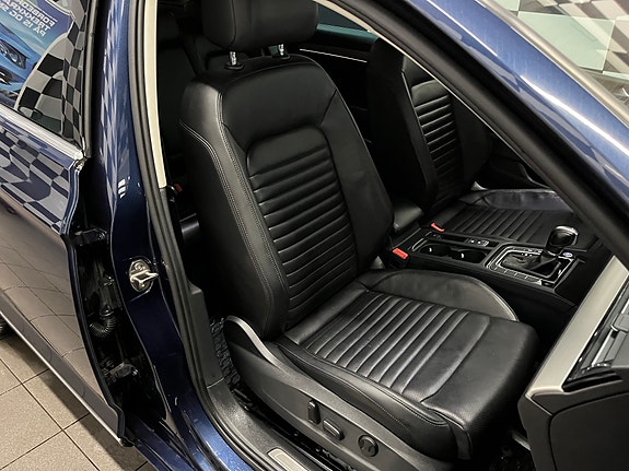 Volkswagen Passat 22 of 30