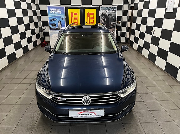 Volkswagen Passat 4 of 30