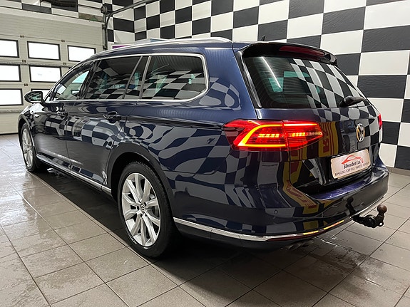 Volkswagen Passat 10 of 30