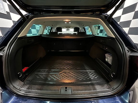Volkswagen Passat 14 of 30