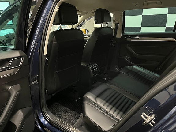 Volkswagen Passat 25 of 30