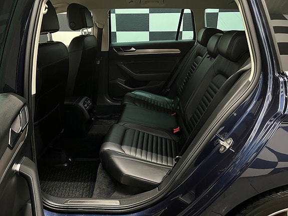 Volkswagen Passat 24 of 30
