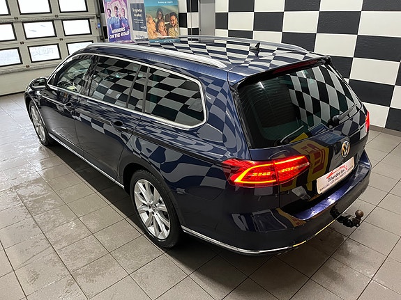 Volkswagen Passat 11 of 30