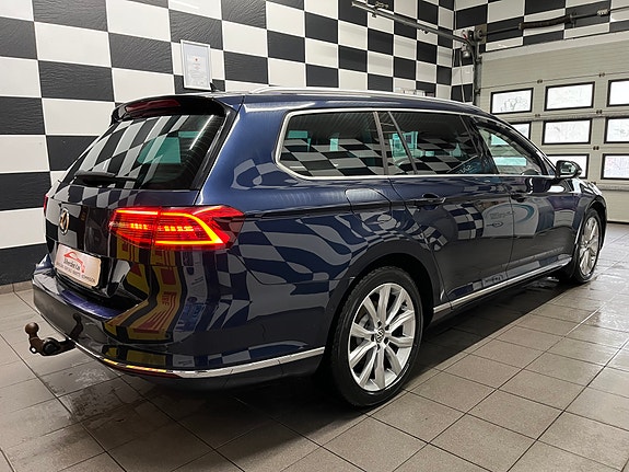 Volkswagen Passat 7 of 30