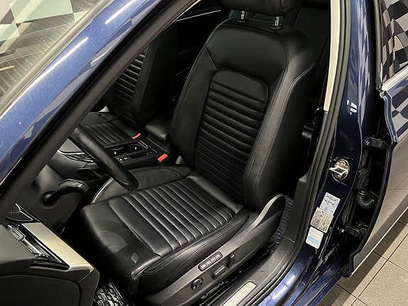 Volkswagen Passat 19 of 30