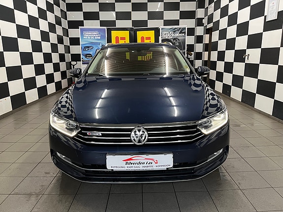Volkswagen Passat 3 of 30