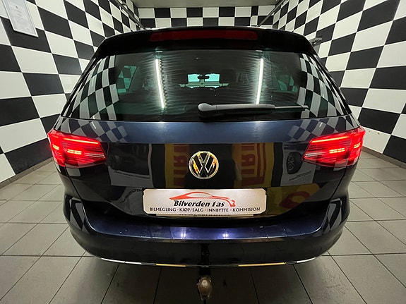 Volkswagen Passat 9 of 30