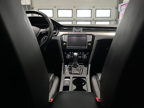 Volkswagen Passat 29 of 30