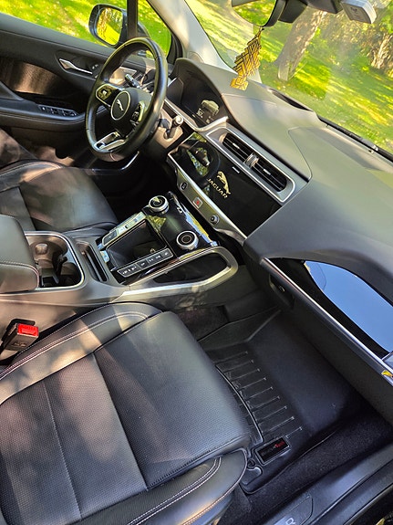 Jaguar I-PACE 23 of 30