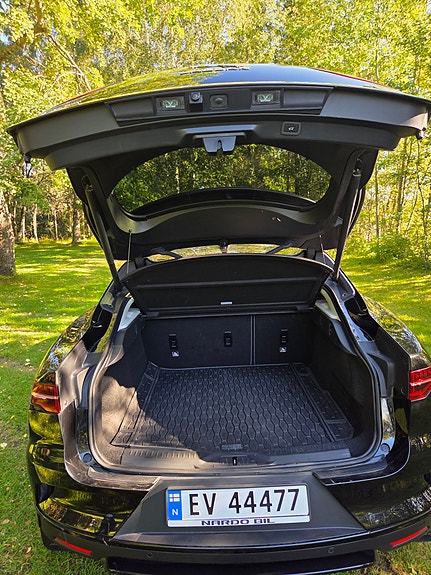 Jaguar I-PACE 26 of 30