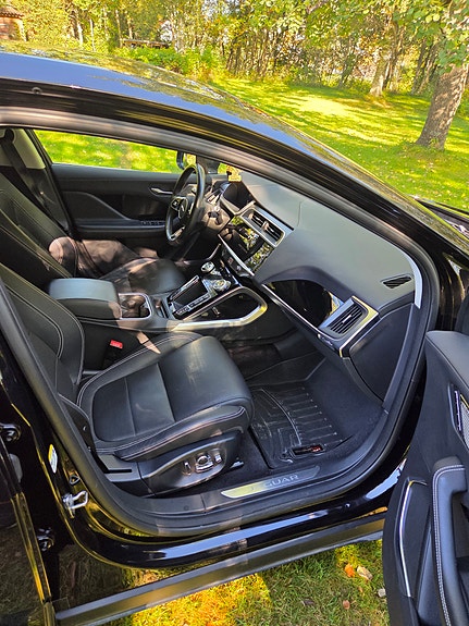 Jaguar I-PACE 19 of 30