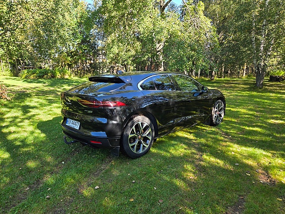 Jaguar I-PACE 10 of 30