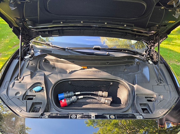 Jaguar I-PACE 28 of 30