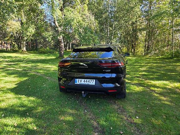 Jaguar I-PACE 12 of 30