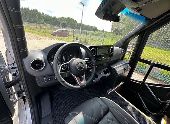 Mercedes-Benz Sprinter 519 – 16+1 seter – 2 rullestoler – godt utstyrt 8 of 16