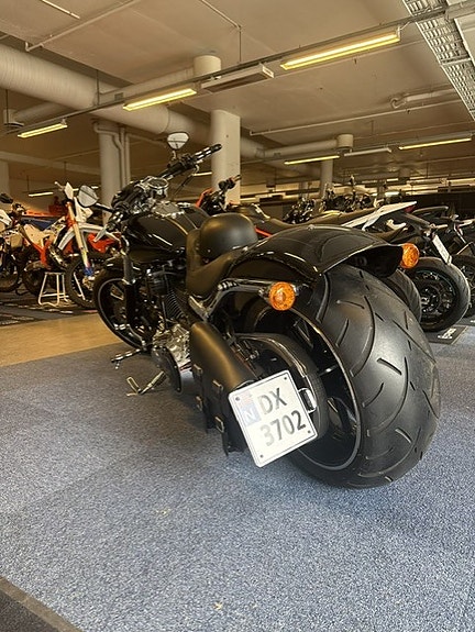Harley-Davidson BREAKOUT 5 of 5