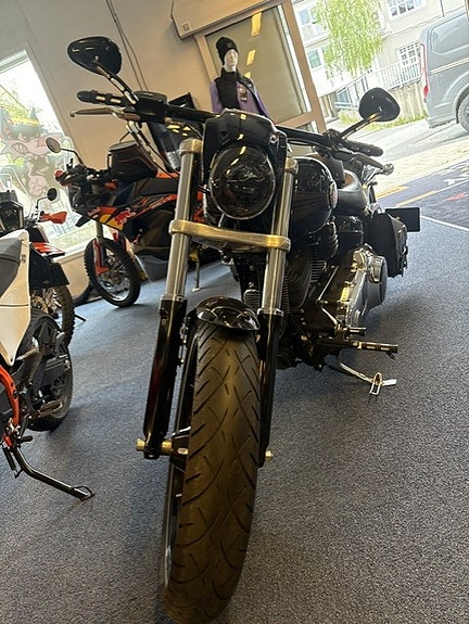 Harley-Davidson BREAKOUT 4 of 5