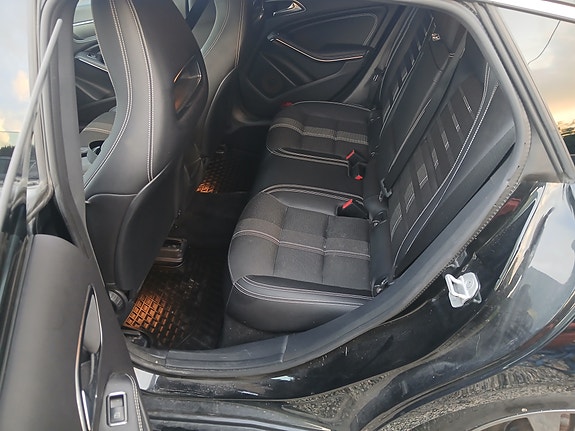 Mercedes-Benz CLA180 7 of 20