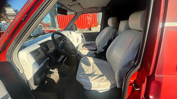 Volkswagen Caravelle 7 of 9