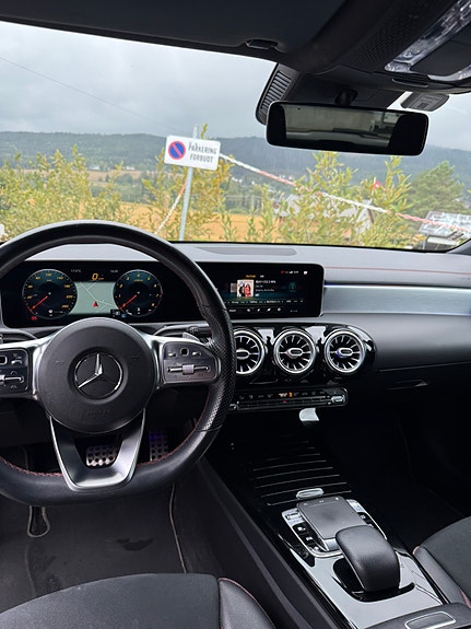 Mercedes-Benz CLA180 25 of 30