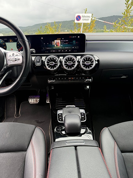 Mercedes-Benz CLA180 26 of 30