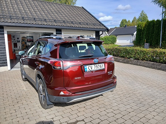 Toyota RAV4 6 of 18