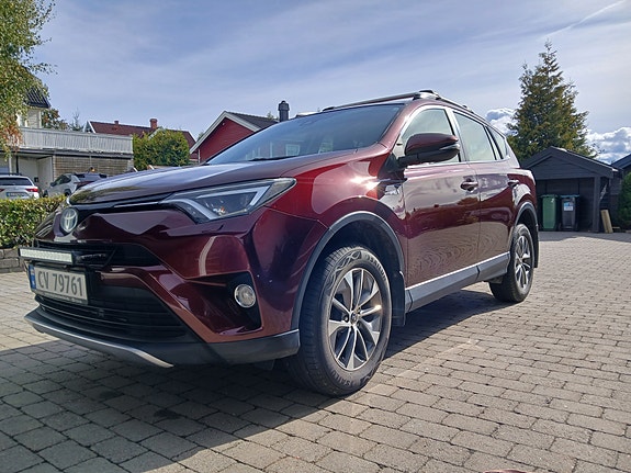 Toyota RAV4 3 of 18