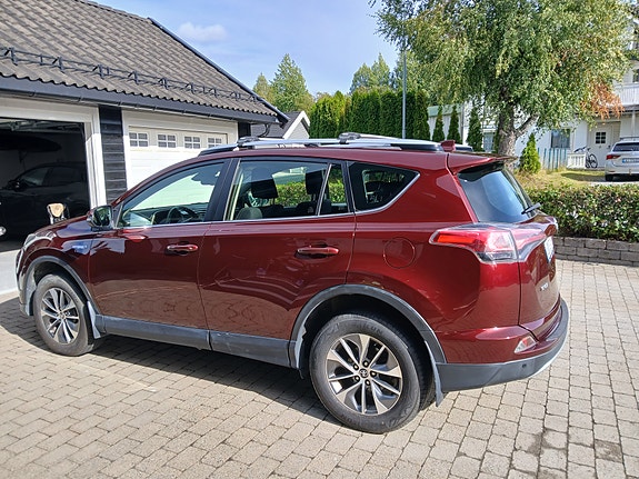 Toyota RAV4 4 of 18