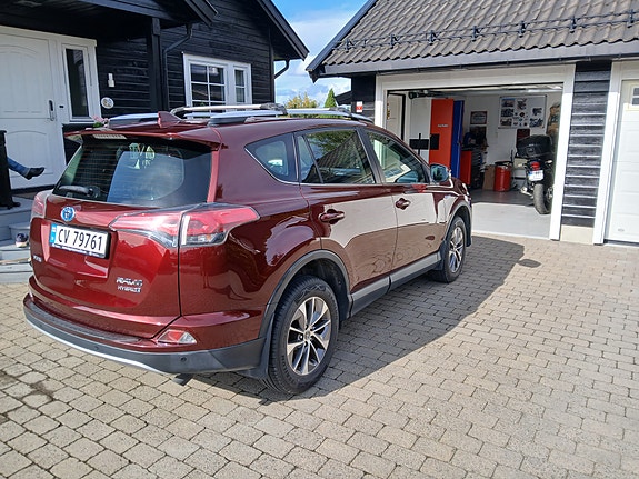 Toyota RAV4 7 of 18