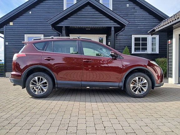 Toyota RAV4 10 of 18