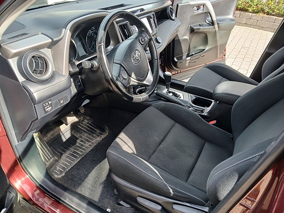 Toyota RAV4 13 of 18