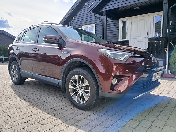 Toyota RAV4 8 of 18