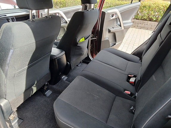 Toyota RAV4 12 of 18