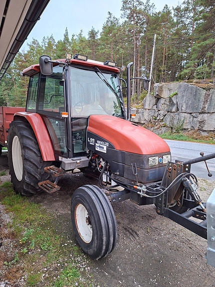 New Holland L 95 2wd 2 of 26
