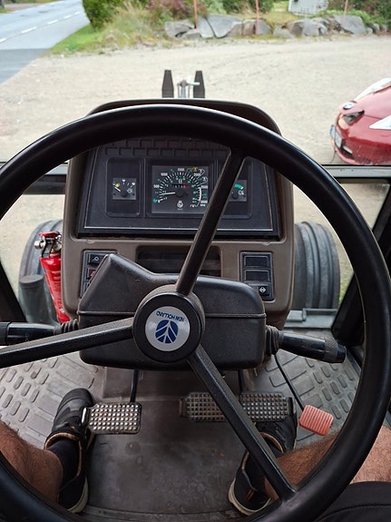 New Holland L 95 2wd 9 of 26
