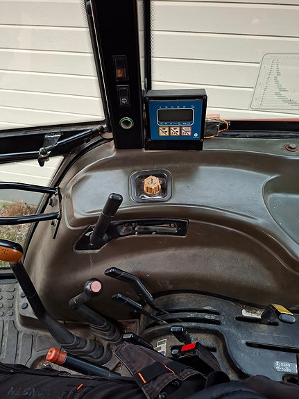 New Holland L 95 2wd 12 of 26