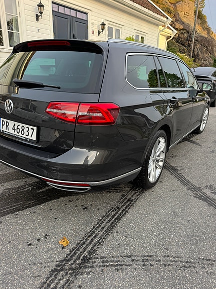 Volkswagen Passat 2 of 14