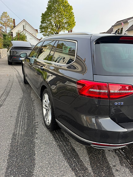 Volkswagen Passat 4 of 14