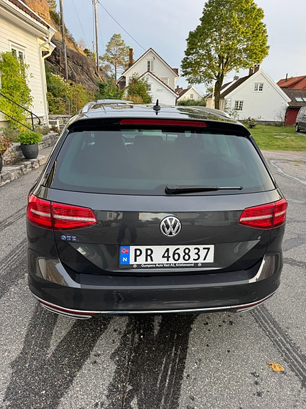 Volkswagen Passat 5 of 14