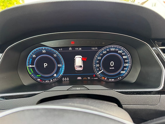 Volkswagen Passat 11 of 14