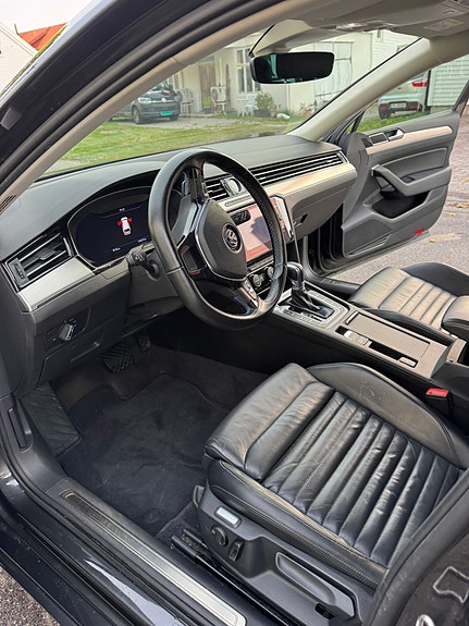 Volkswagen Passat 10 of 14