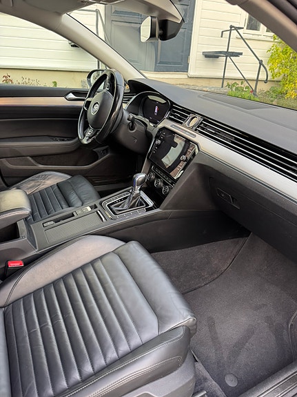Volkswagen Passat 8 of 14