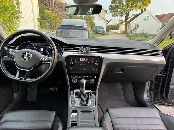 Volkswagen Passat 13 of 14